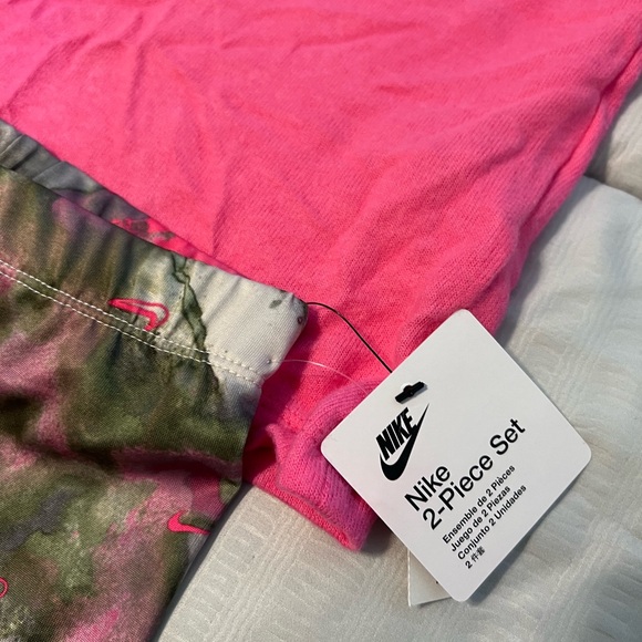 Nike Pink and Camouflage Apparel - Picture 6 of 6